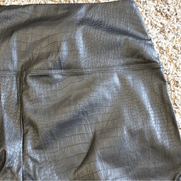 Nicole Miller New York black leather pants. Woman’s size L - Picture 4 of 6